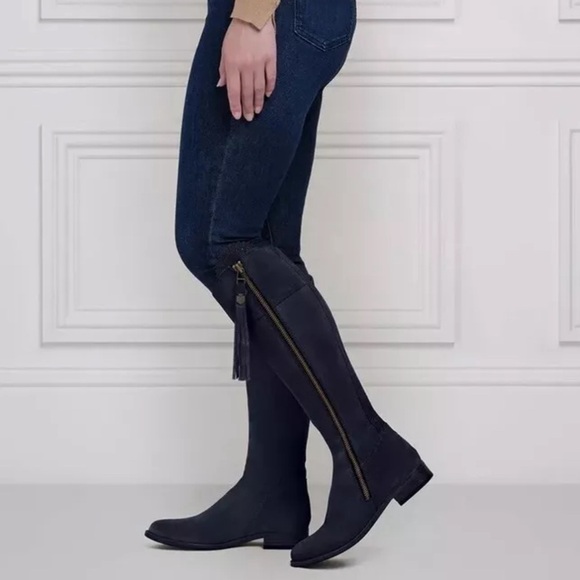 FAIRFAX & FAVOR REGINA - Picture 2 of 14